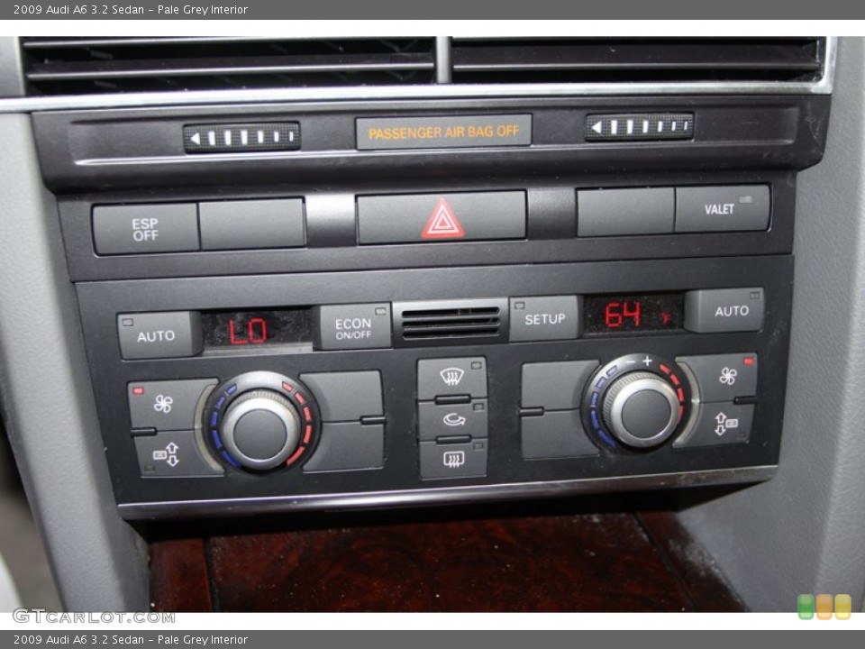 Pale Grey Interior Controls for the 2009 Audi A6 3.2 Sedan #77403843