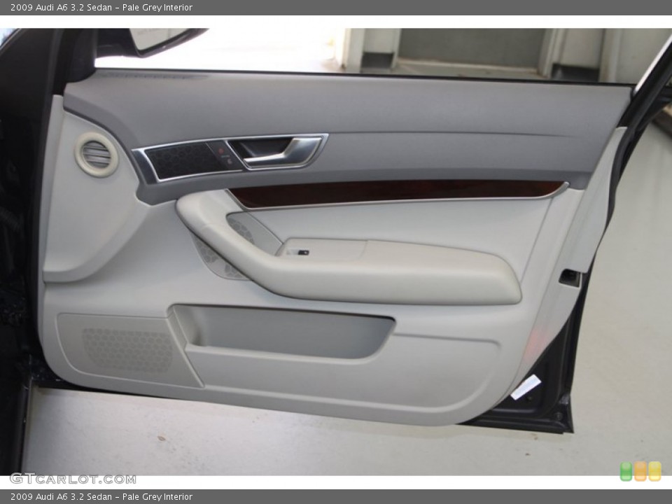 Pale Grey Interior Door Panel for the 2009 Audi A6 3.2 Sedan #77404123