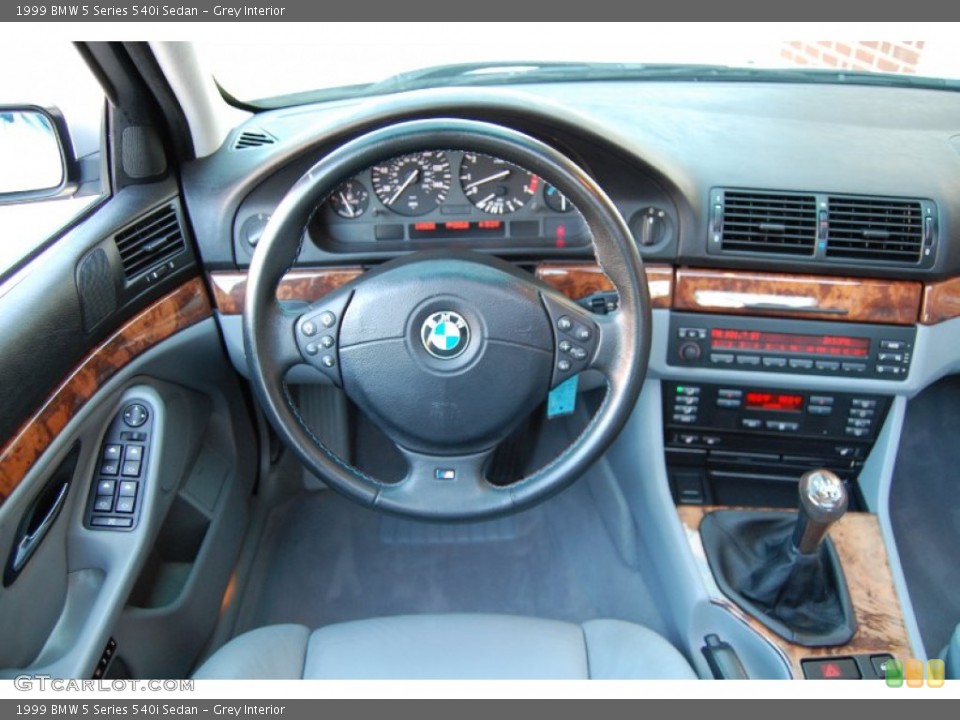 Grey Interior Dashboard for the 1999 BMW 5 Series 540i Sedan #77404362