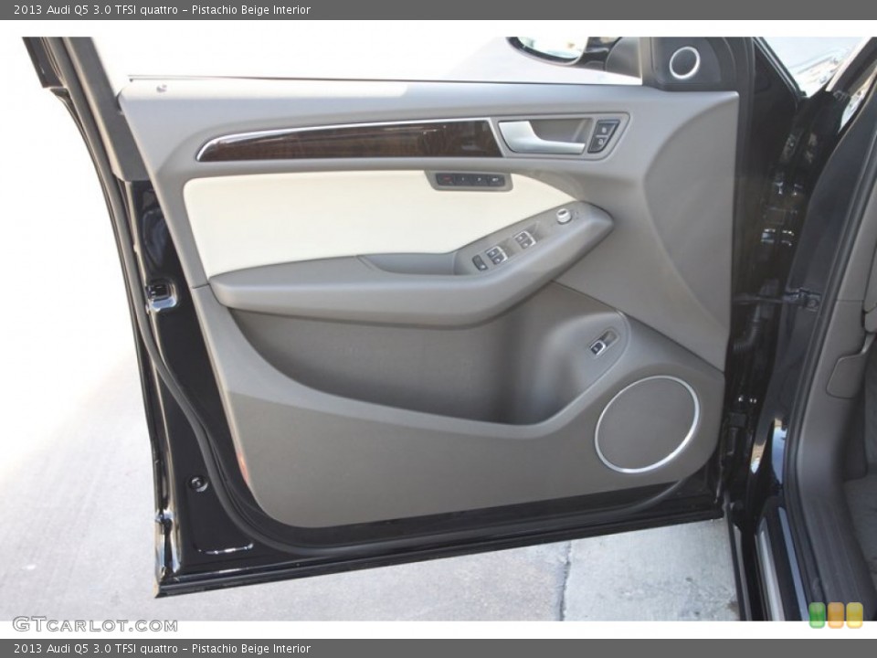 Pistachio Beige Interior Door Panel for the 2013 Audi Q5 3.0 TFSI quattro #77404537
