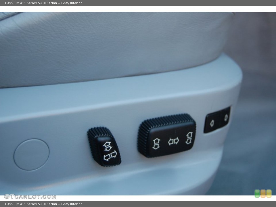 Grey Interior Controls for the 1999 BMW 5 Series 540i Sedan #77404892