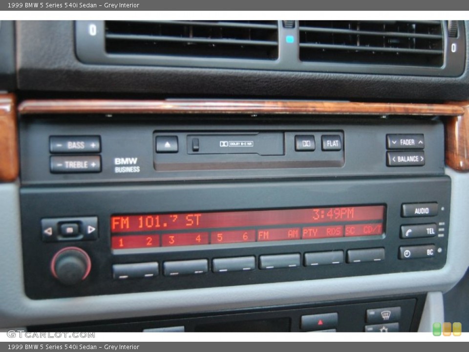 Grey Interior Audio System for the 1999 BMW 5 Series 540i Sedan #77405391