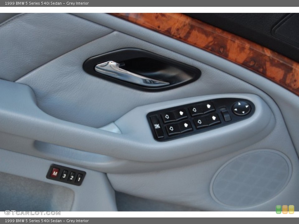 Grey Interior Controls for the 1999 BMW 5 Series 540i Sedan #77405464