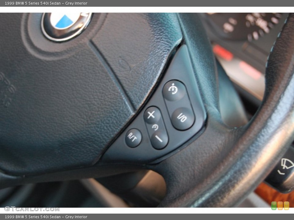 Grey Interior Controls for the 1999 BMW 5 Series 540i Sedan #77405724
