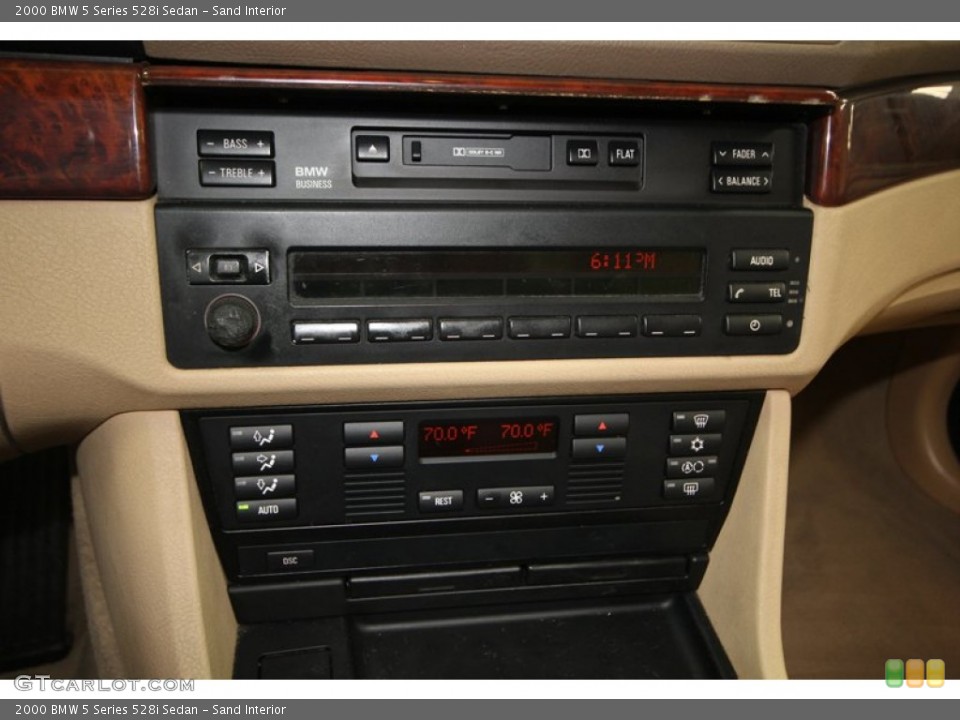 Sand Interior Controls for the 2000 BMW 5 Series 528i Sedan #77406981