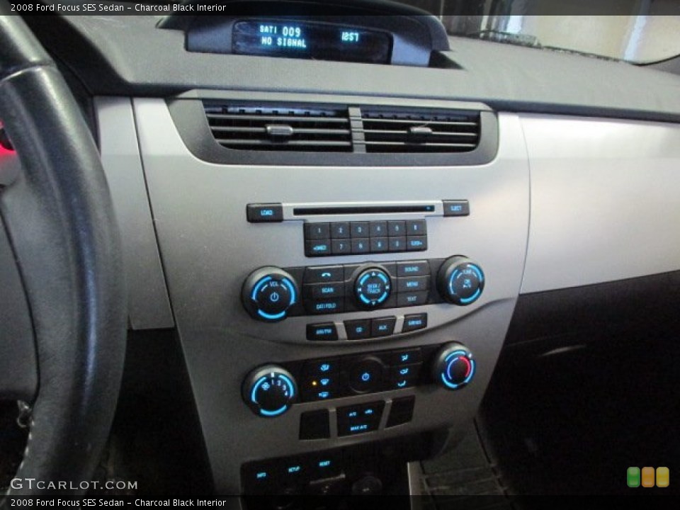 Charcoal Black Interior Controls for the 2008 Ford Focus SES Sedan #77430697