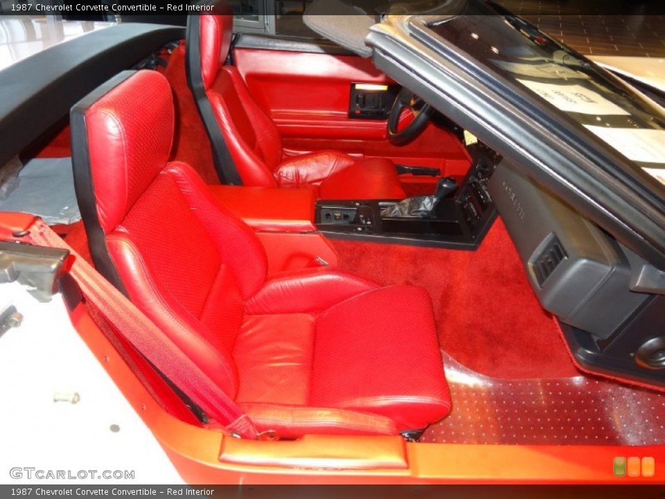 Red Interior Photo for the 1987 Chevrolet Corvette Convertible #77437941