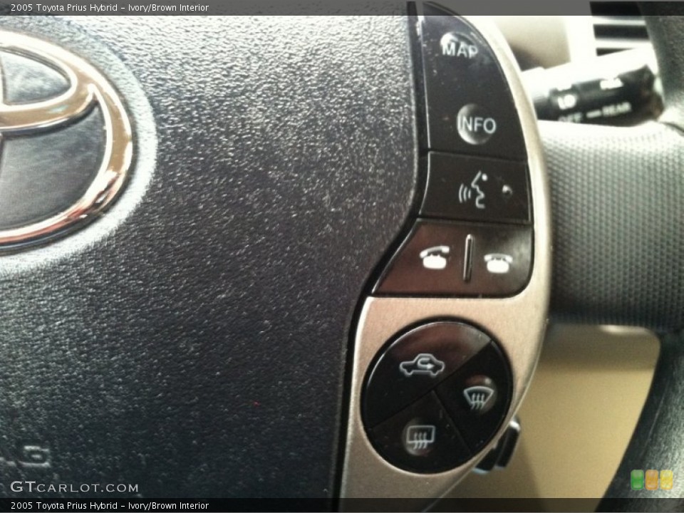 Ivory/Brown Interior Controls for the 2005 Toyota Prius Hybrid #77438145