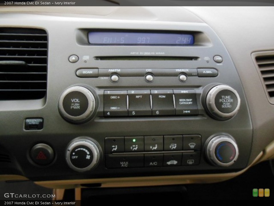 Ivory Interior Controls for the 2007 Honda Civic EX Sedan #77450307