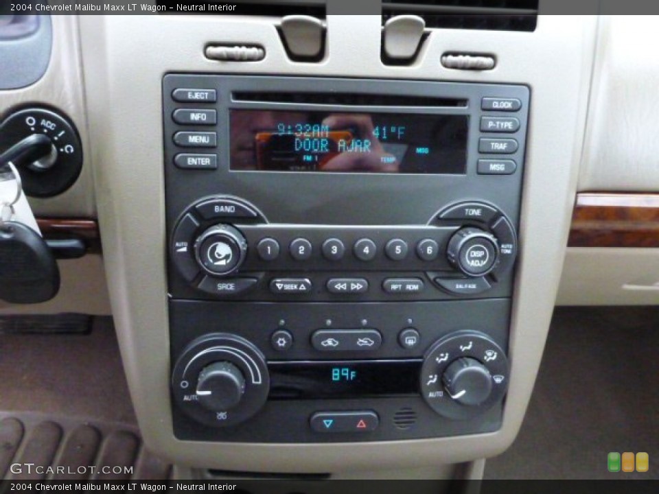 Neutral Interior Controls for the 2004 Chevrolet Malibu Maxx LT Wagon #77454576