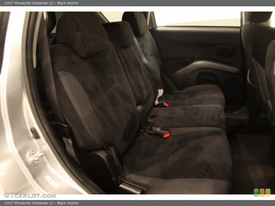 Black Interior Rear Seat for the 2007 Mitsubishi Outlander LS #77458573