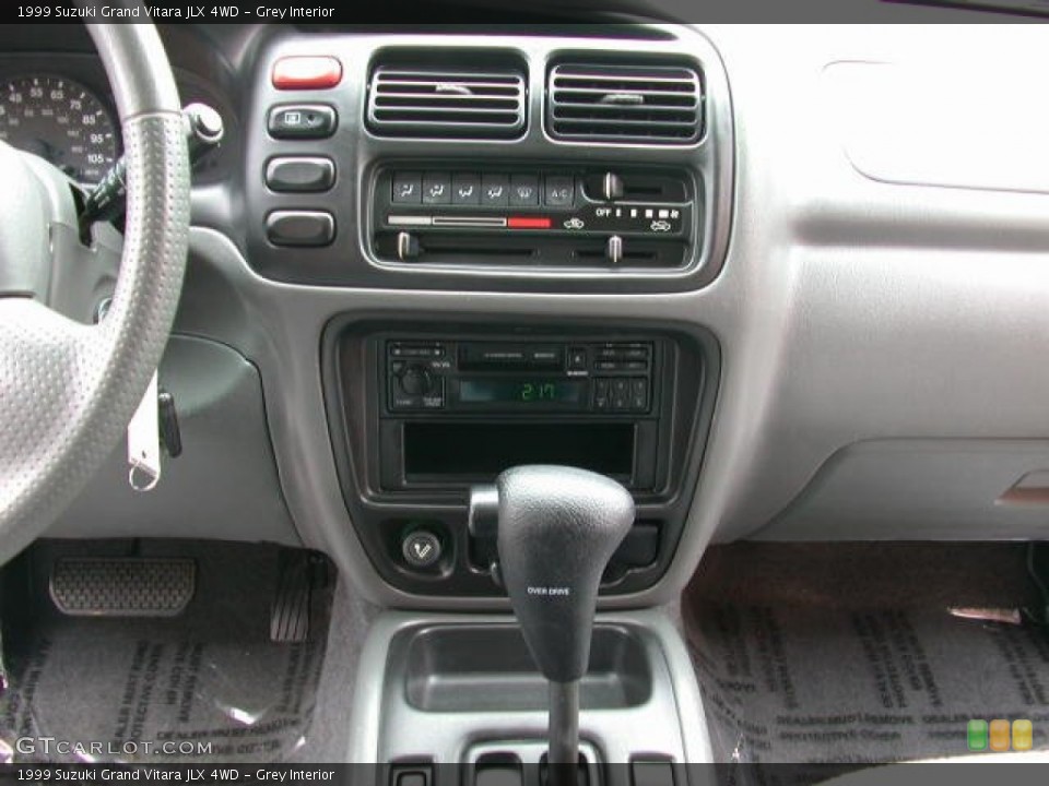 Grey Interior Controls for the 1999 Suzuki Grand Vitara JLX 4WD #77500783
