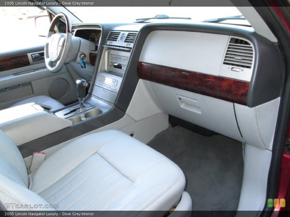 Dove Grey Interior Dashboard for the 2005 Lincoln Navigator Luxury #77500850