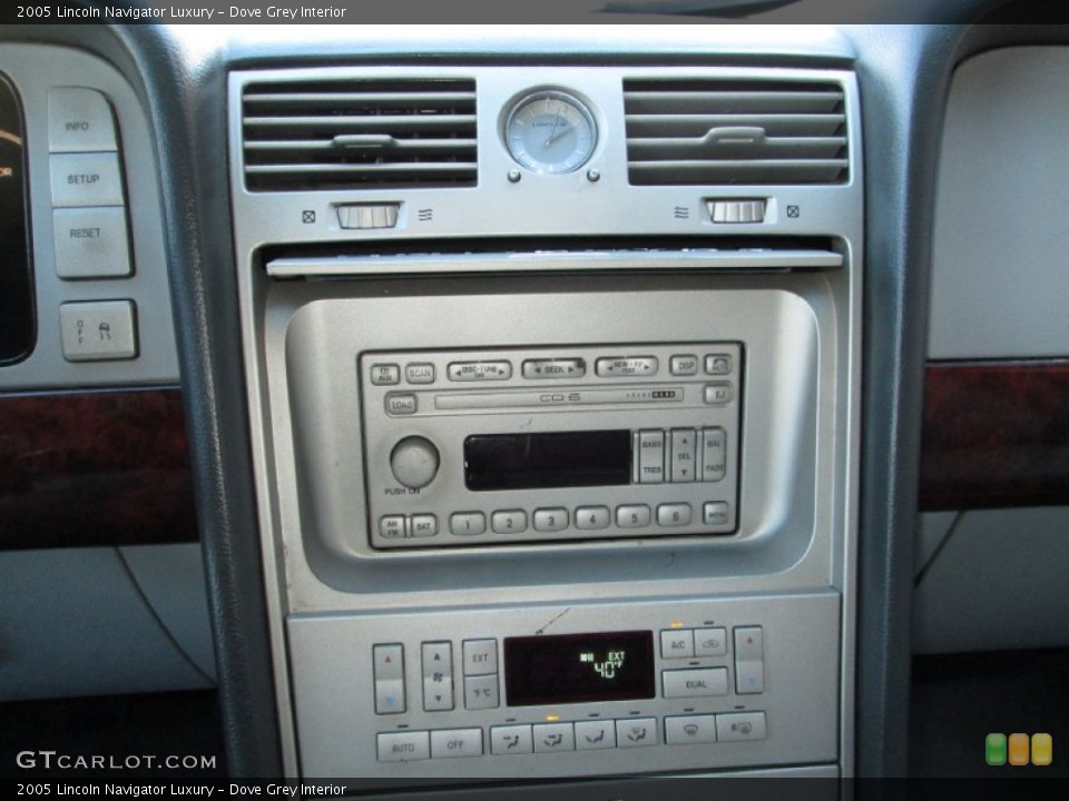 Dove Grey Interior Controls for the 2005 Lincoln Navigator Luxury #77500982