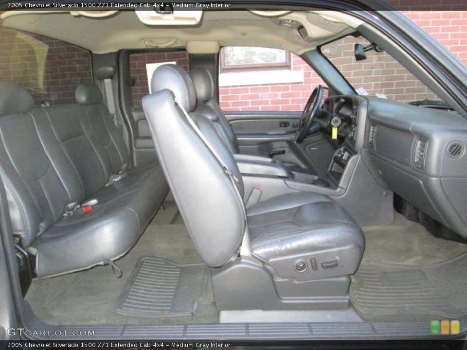 Medium Gray Interior Photo for the 2005 Chevrolet Silverado 1500 Z71 Extended Cab 4x4 #77501650