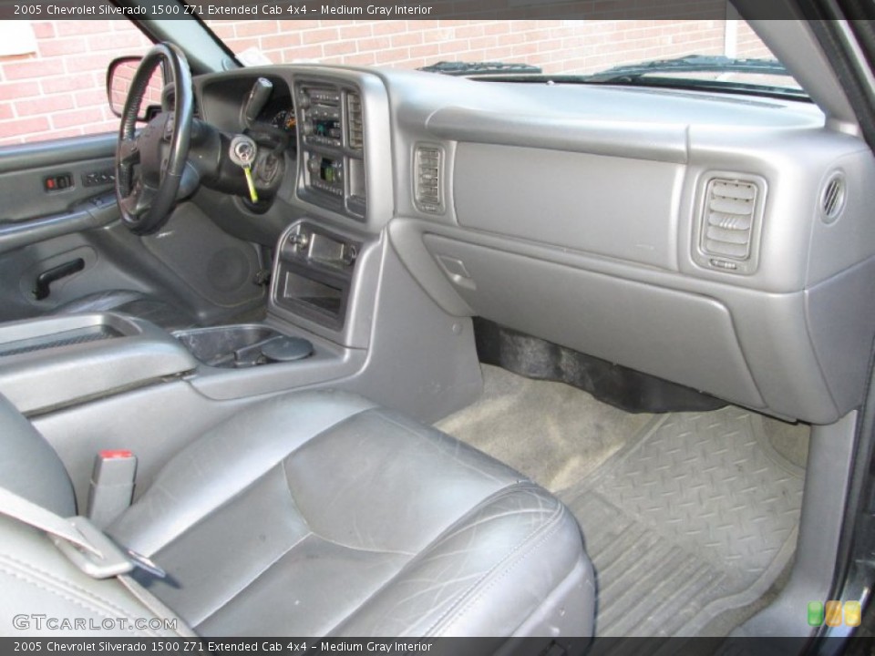 Medium Gray Interior Dashboard for the 2005 Chevrolet Silverado 1500 Z71 Extended Cab 4x4 #77501758
