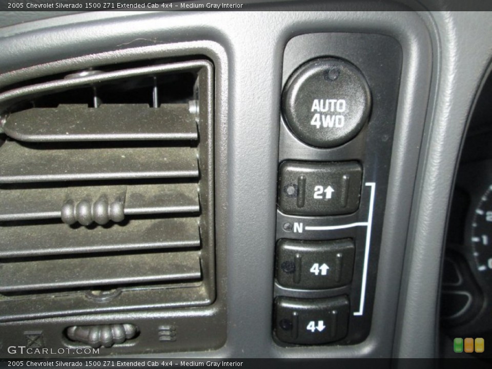Medium Gray Interior Controls for the 2005 Chevrolet Silverado 1500 Z71 Extended Cab 4x4 #77501861