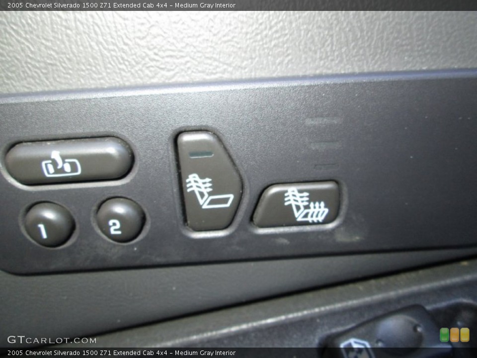 Medium Gray Interior Controls for the 2005 Chevrolet Silverado 1500 Z71 Extended Cab 4x4 #77501993