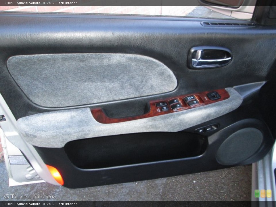 Black Interior Door Panel for the 2005 Hyundai Sonata LX V6 #77504618