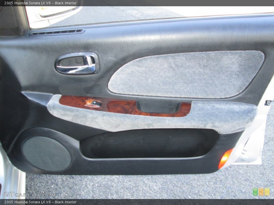 Black Interior Door Panel for the 2005 Hyundai Sonata LX V6 #77504642