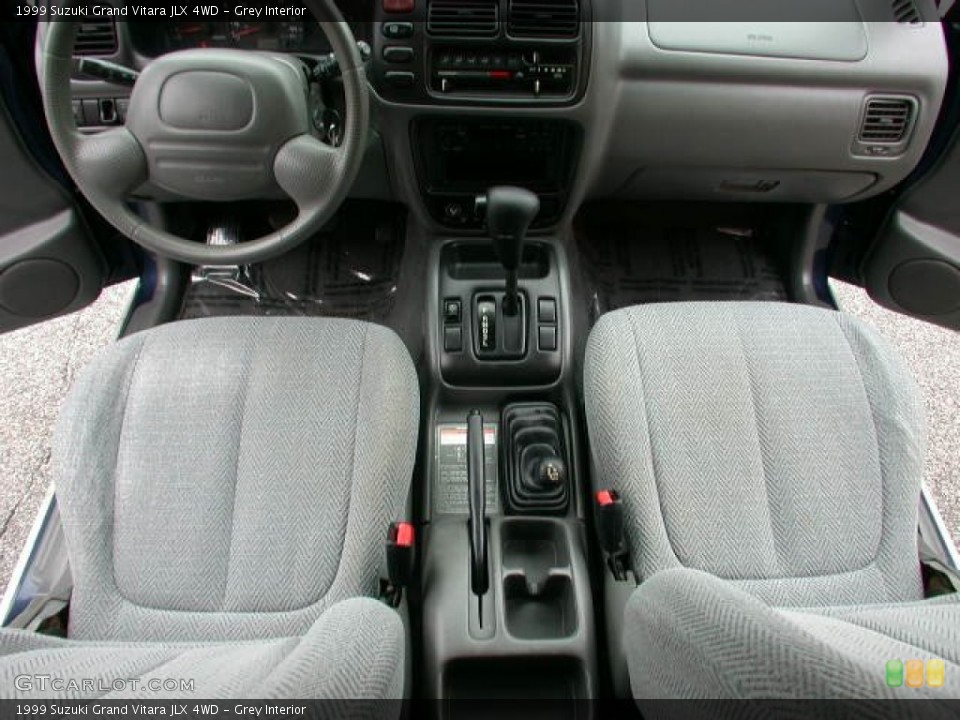 Grey Interior Photo for the 1999 Suzuki Grand Vitara JLX 4WD #77512248