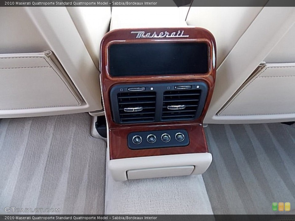 Sabbia/Bordeaux Interior Controls for the 2010 Maserati Quattroporte  #77515051