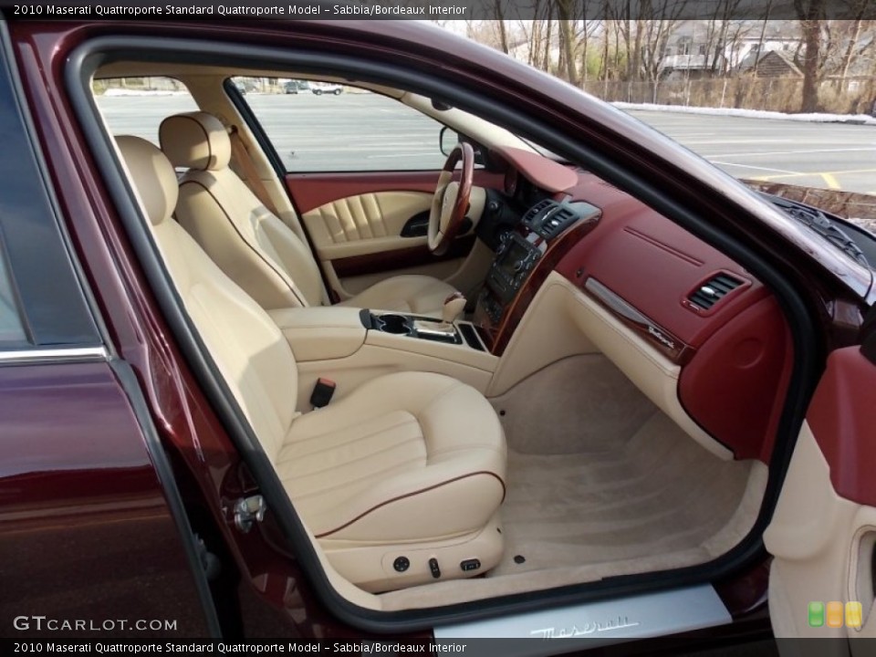 Sabbia/Bordeaux 2010 Maserati Quattroporte Interiors