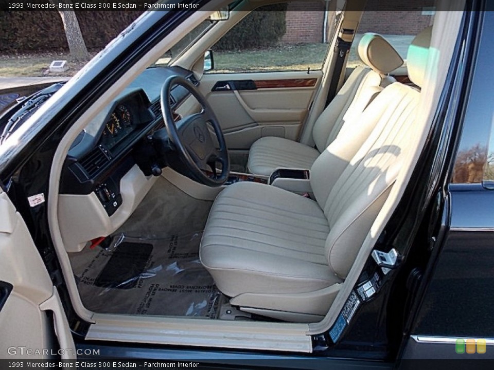 Parchment Interior Photo for the 1993 Mercedes-Benz E Class 300 E Sedan #77518151