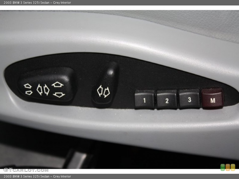 Grey Interior Controls for the 2003 BMW 3 Series 325i Sedan #77530827