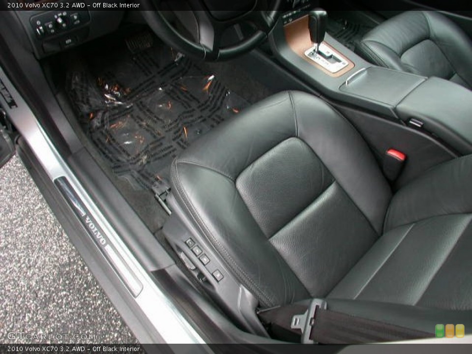 Off Black Interior Photo for the 2010 Volvo XC70 3.2 AWD #77574586