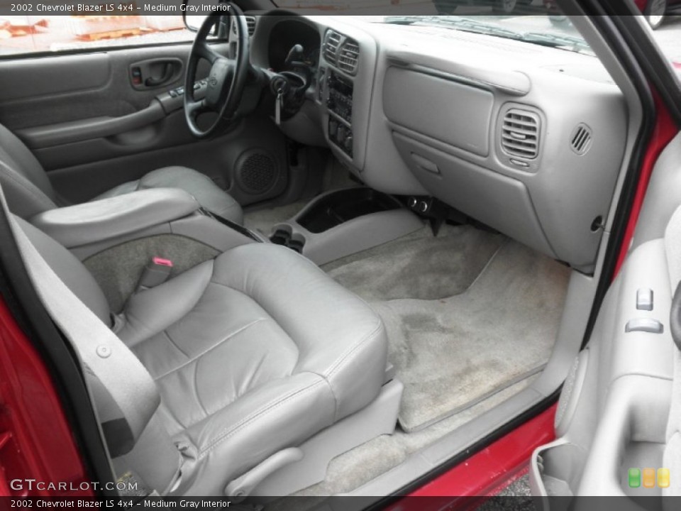 Medium Gray Interior Photo for the 2002 Chevrolet Blazer LS 4x4 #77574594