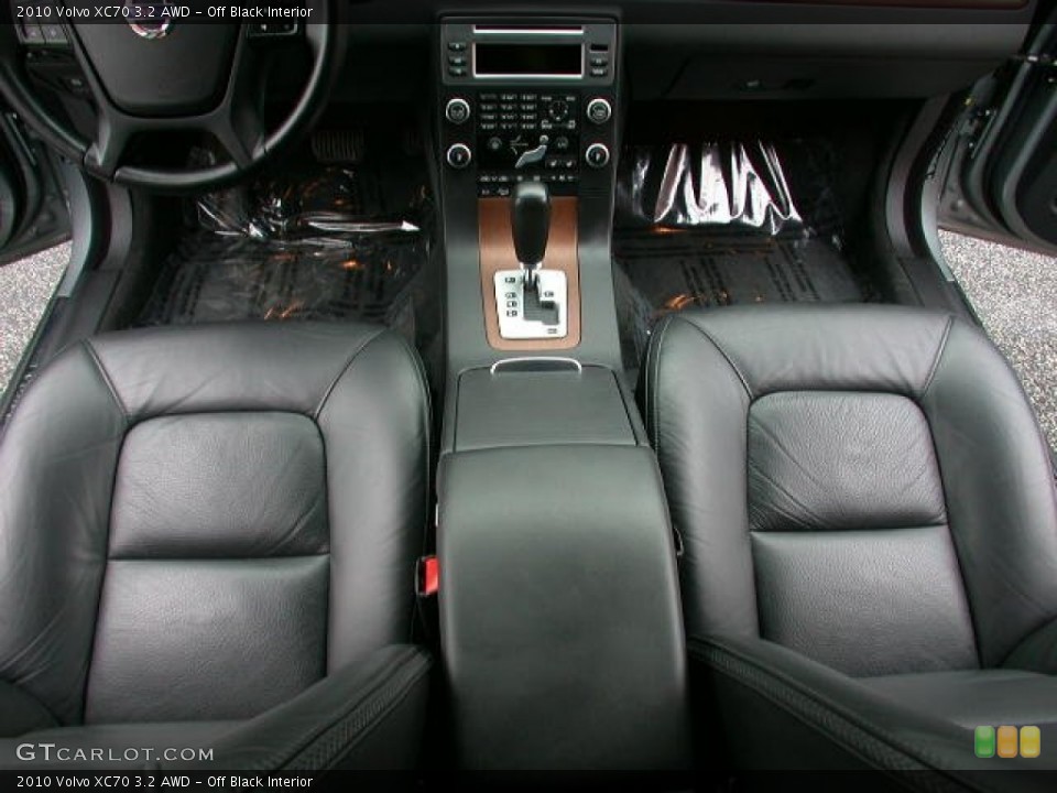 Off Black Interior Photo for the 2010 Volvo XC70 3.2 AWD #77574667
