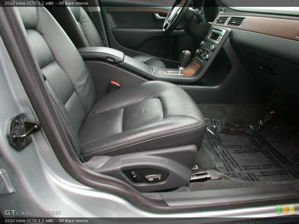 Off Black Interior Photo for the 2010 Volvo XC70 3.2 AWD #77574813