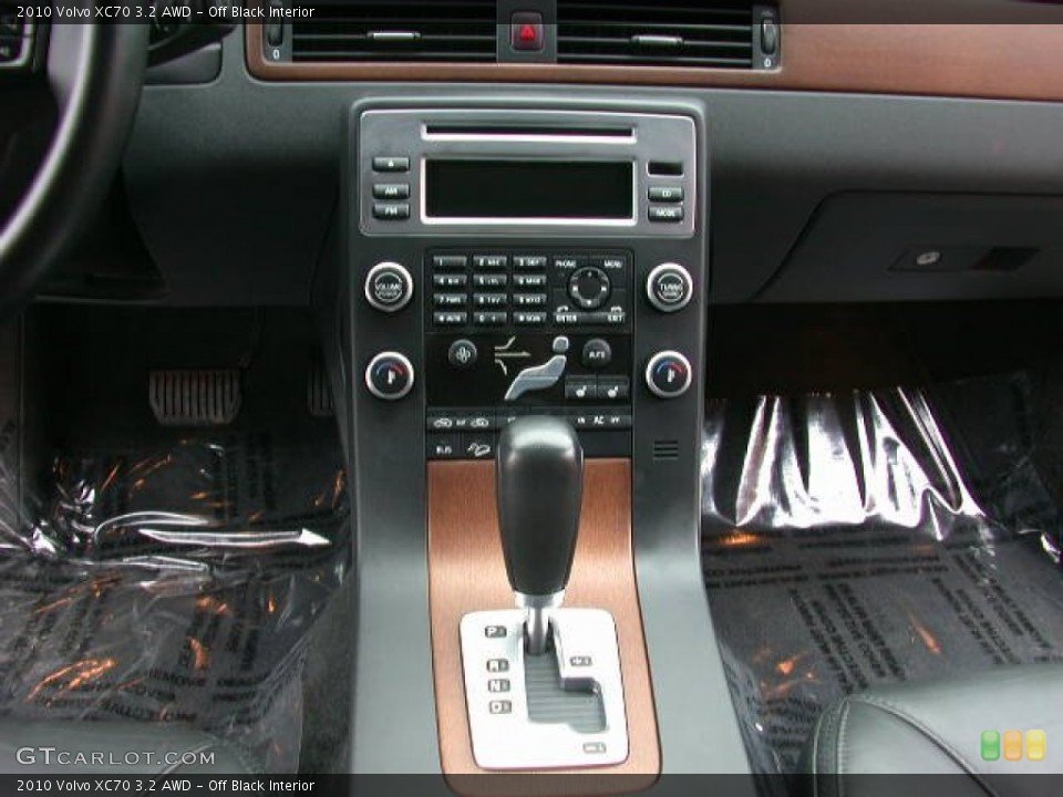 Off Black Interior Controls for the 2010 Volvo XC70 3.2 AWD #77574891