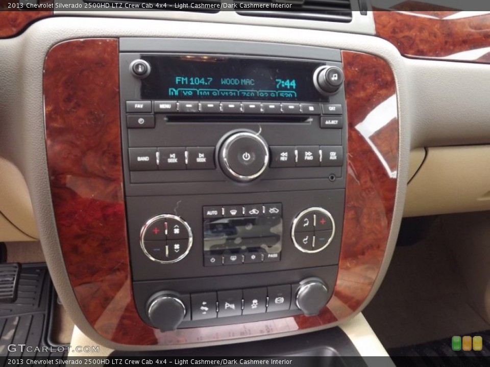 Light Cashmere/Dark Cashmere Interior Controls for the 2013 Chevrolet Silverado 2500HD LTZ Crew Cab 4x4 #77583678