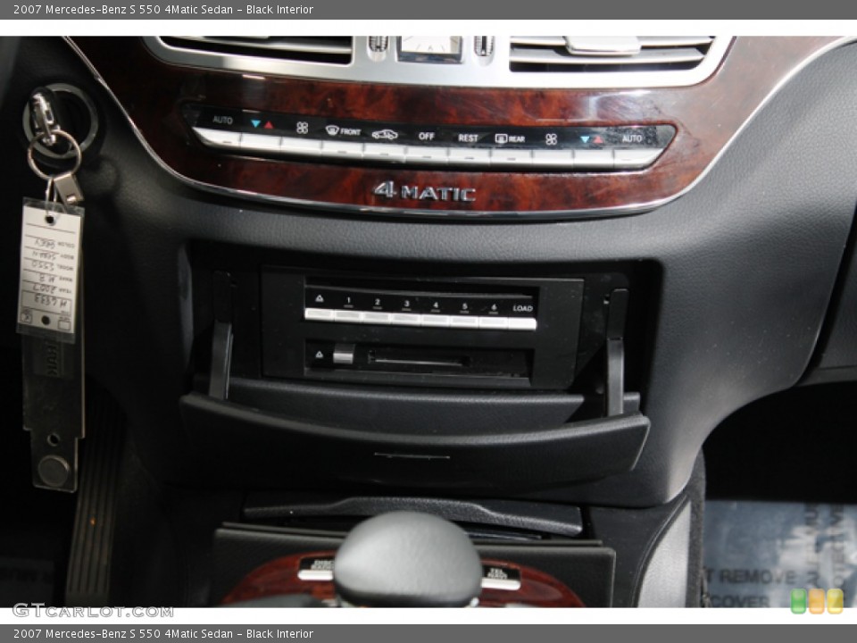 Black Interior Controls for the 2007 Mercedes-Benz S 550 4Matic Sedan #77584473