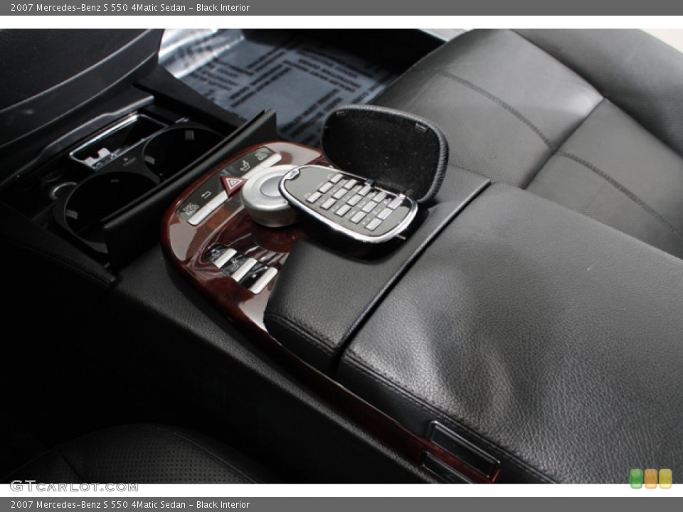 Black Interior Controls for the 2007 Mercedes-Benz S 550 4Matic Sedan #77584499