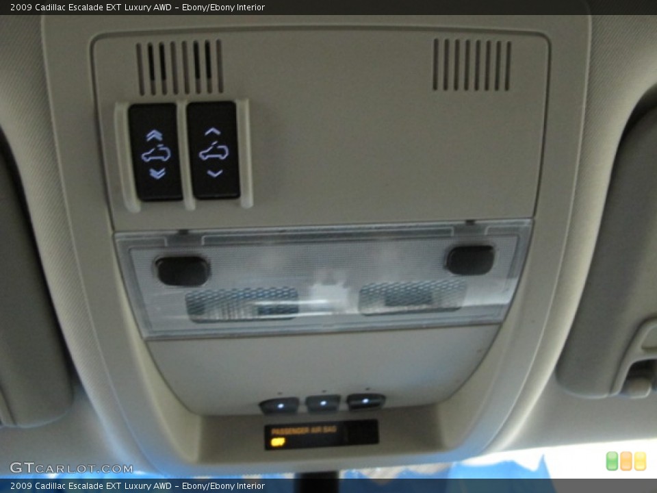 Ebony/Ebony Interior Controls for the 2009 Cadillac Escalade EXT Luxury AWD #77590776
