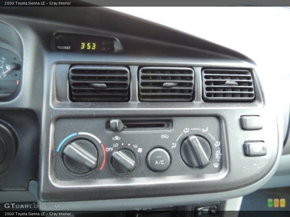 Gray Interior Controls for the 2000 Toyota Sienna LE #77593656