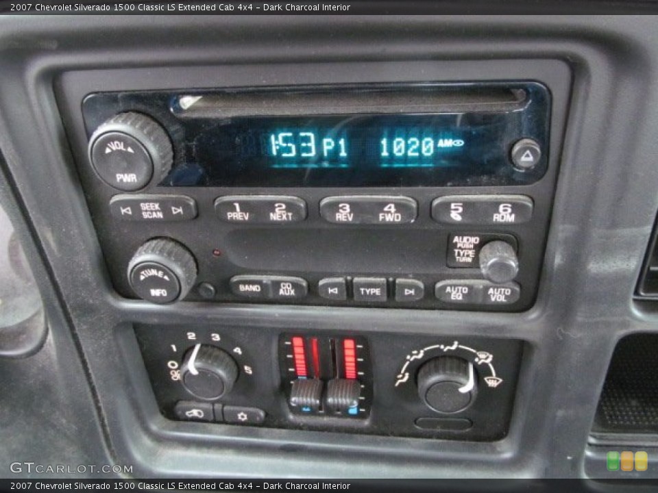 Dark Charcoal Interior Controls for the 2007 Chevrolet Silverado 1500 Classic LS Extended Cab 4x4 #77594109