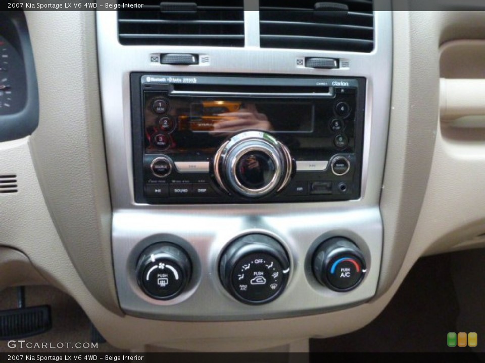 Beige Interior Controls for the 2007 Kia Sportage LX V6 4WD #77599695