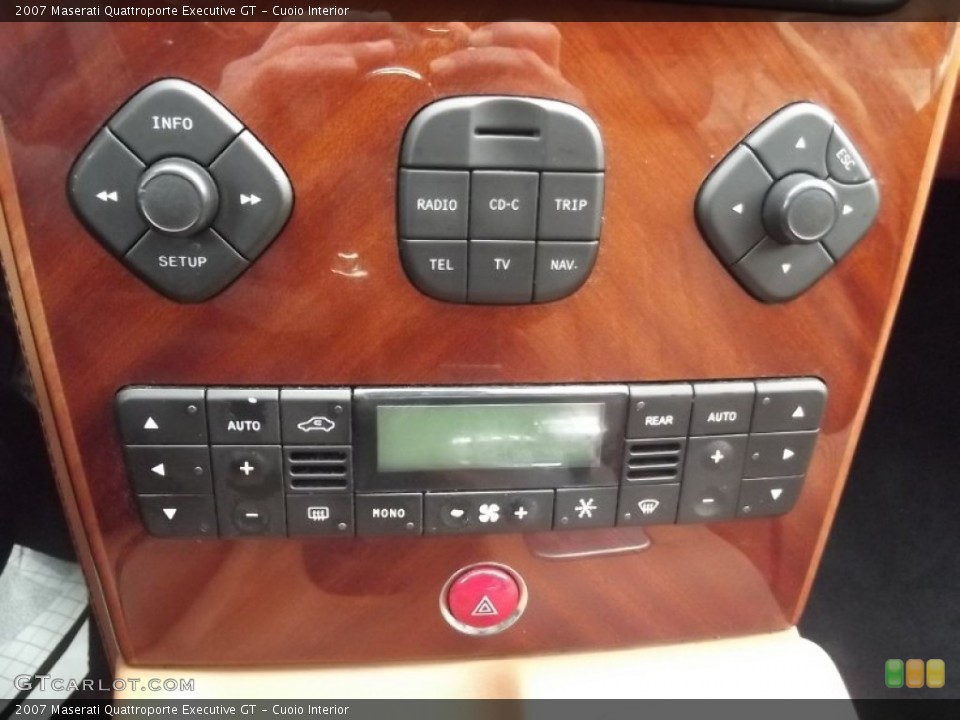 Cuoio Interior Controls for the 2007 Maserati Quattroporte Executive GT #77602908