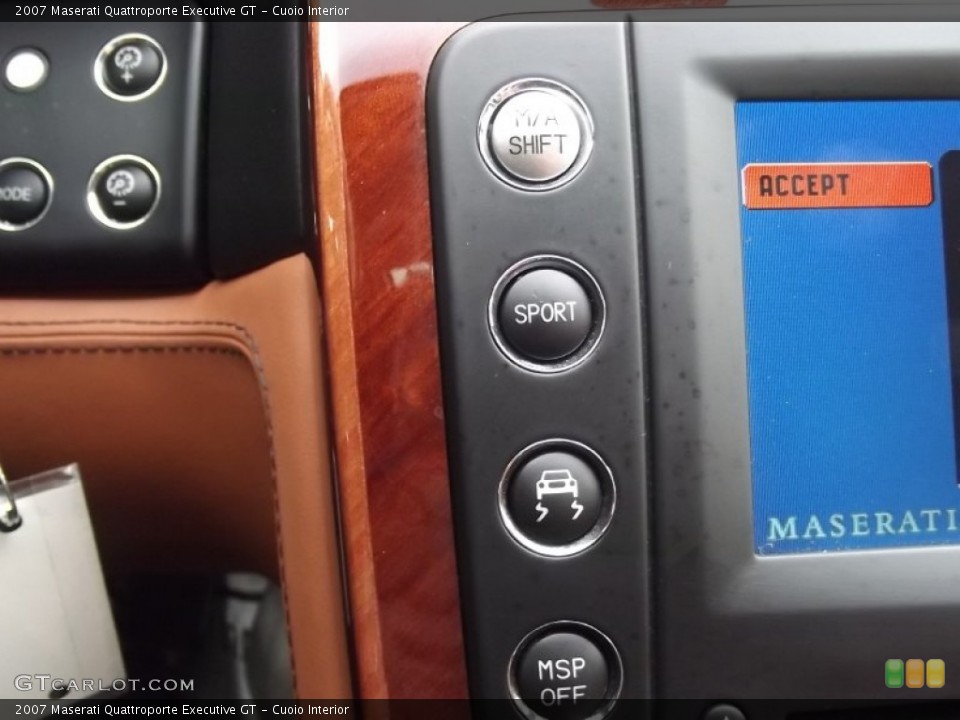 Cuoio Interior Controls for the 2007 Maserati Quattroporte Executive GT #77603020
