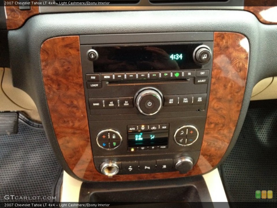 Light Cashmere/Ebony Interior Controls for the 2007 Chevrolet Tahoe LT 4x4 #77603776