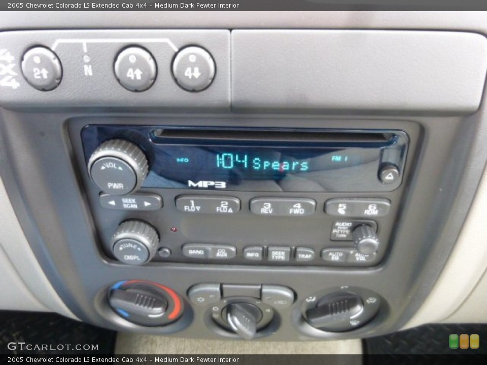 Medium Dark Pewter Interior Controls for the 2005 Chevrolet Colorado LS Extended Cab 4x4 #77608734