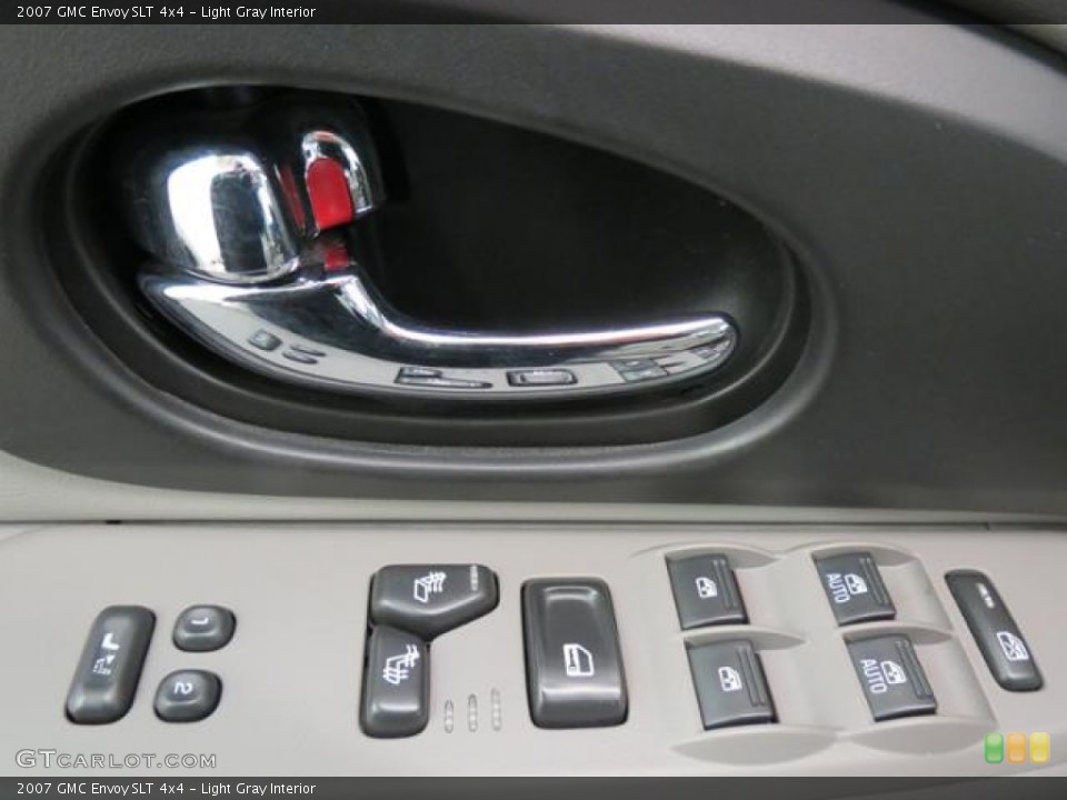 Light Gray Interior Controls for the 2007 GMC Envoy SLT 4x4 #77610258