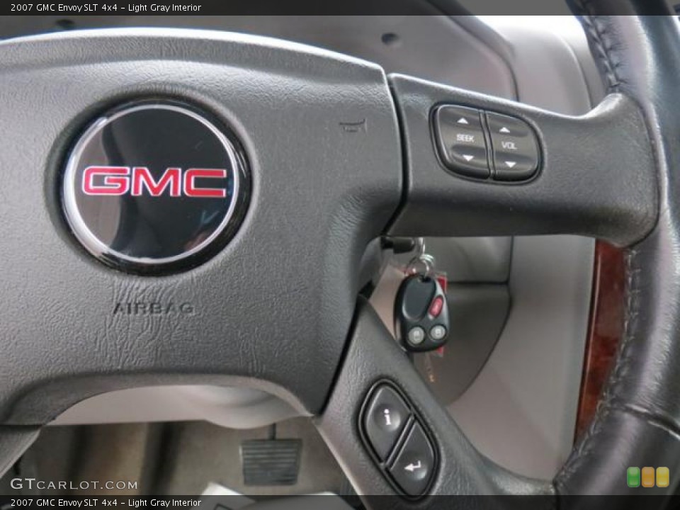 Light Gray Interior Controls for the 2007 GMC Envoy SLT 4x4 #77610312