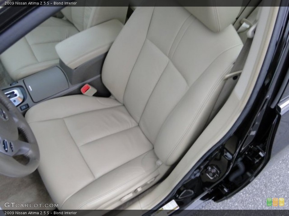 Blond Interior Photo for the 2009 Nissan Altima 2.5 S #77627564