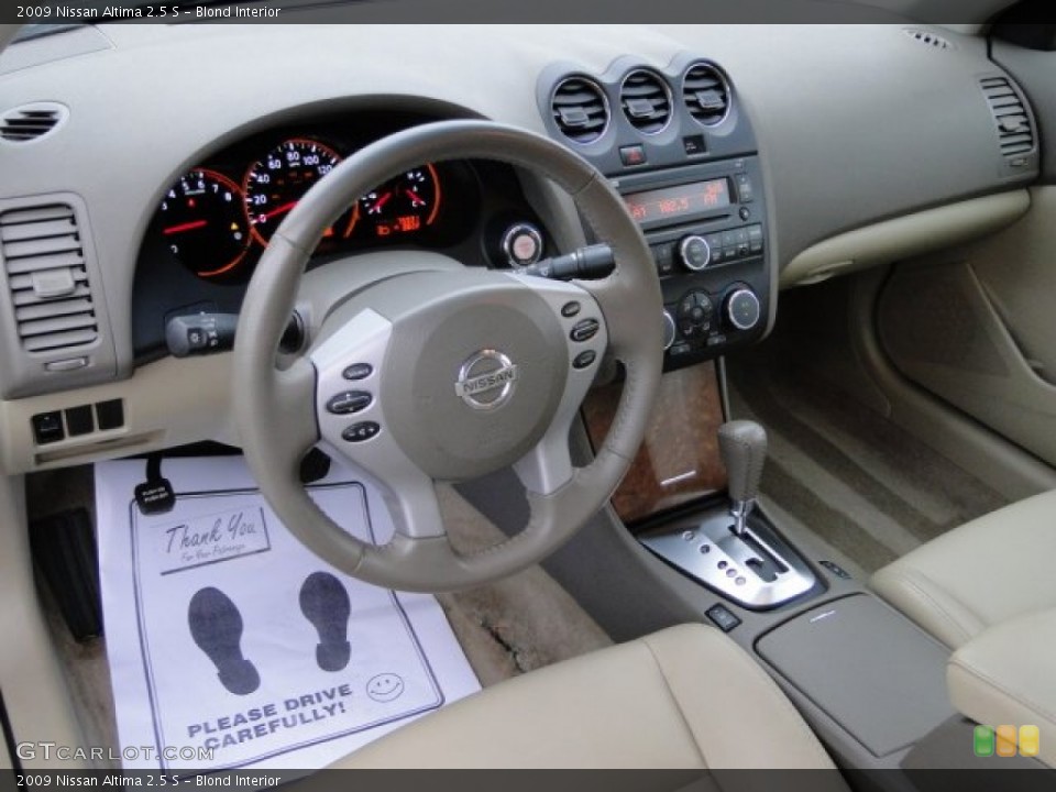 Blond Interior Dashboard for the 2009 Nissan Altima 2.5 S #77627606