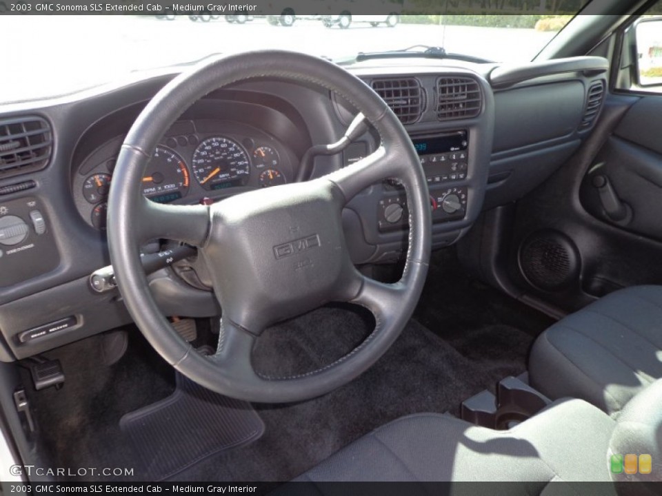 Medium Gray Interior Dashboard for the 2003 GMC Sonoma SLS Extended Cab #77628201